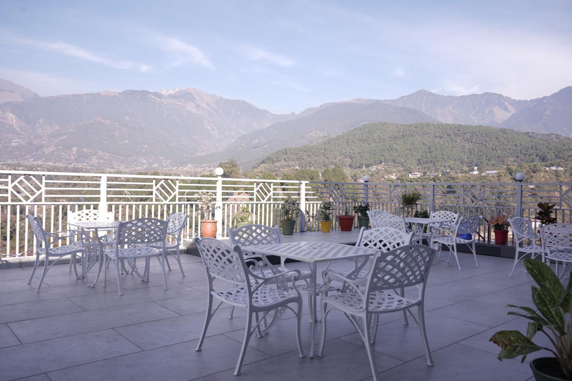 The Grand View Hotel Baijnāth Екстериор снимка