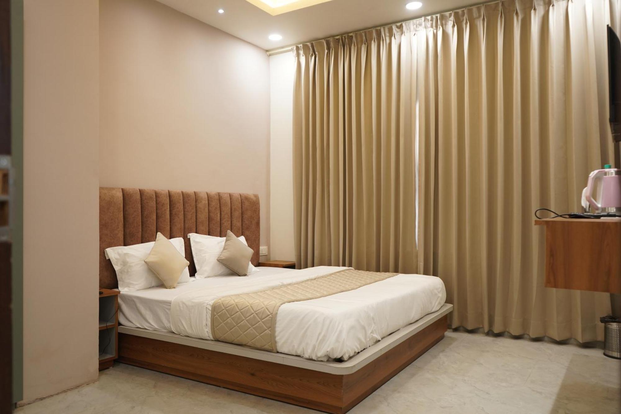 The Grand View Hotel Baijnāth Екстериор снимка