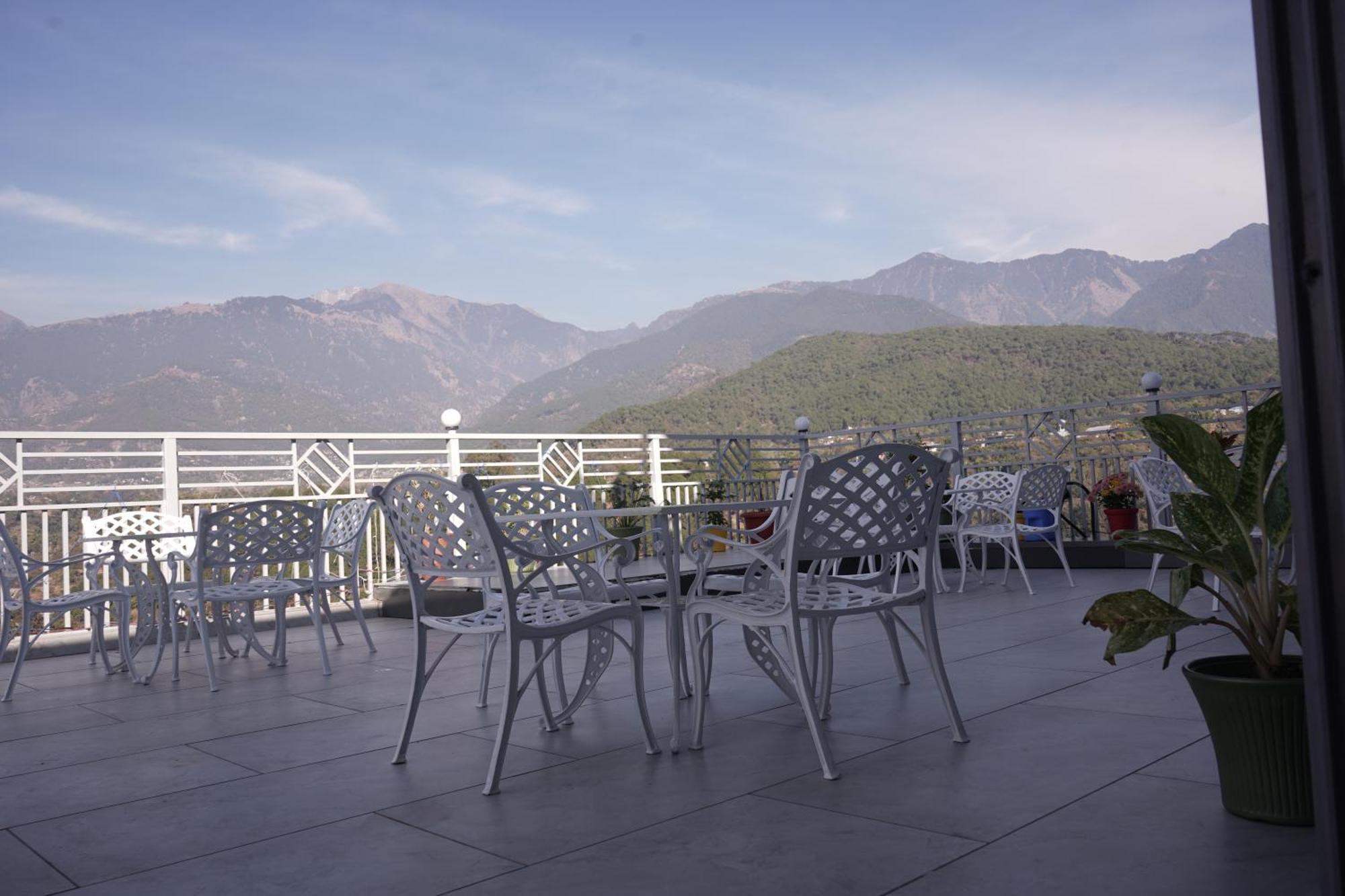 The Grand View Hotel Baijnāth Екстериор снимка